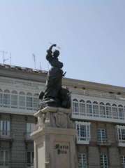 Statue- Maria Pita (2)