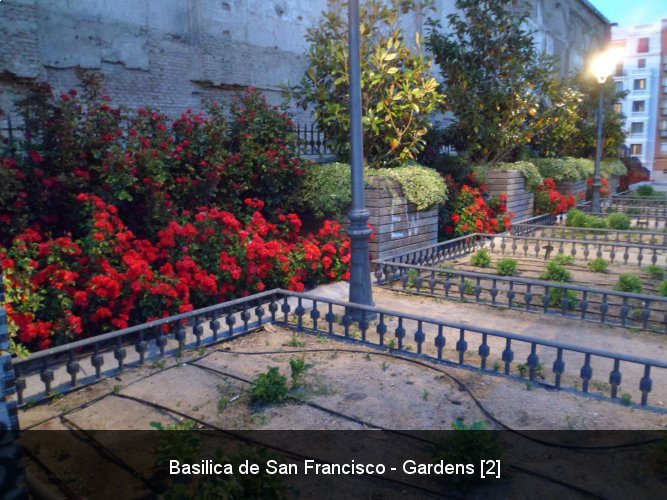 Basilica de San Francisco - Gardens [2]